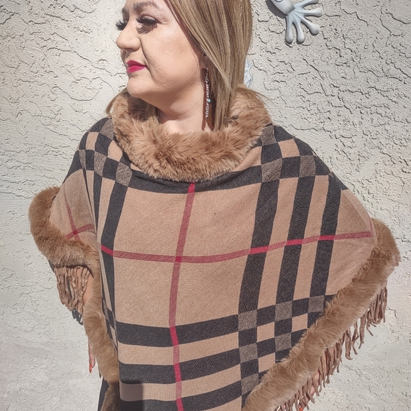 Ponchos warm and cozy - Picture 5 of 5